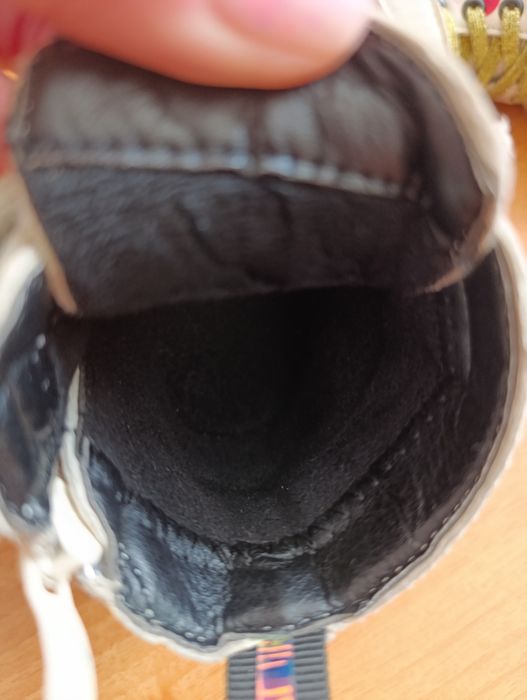 Продам дитяче взуття для дівчинки