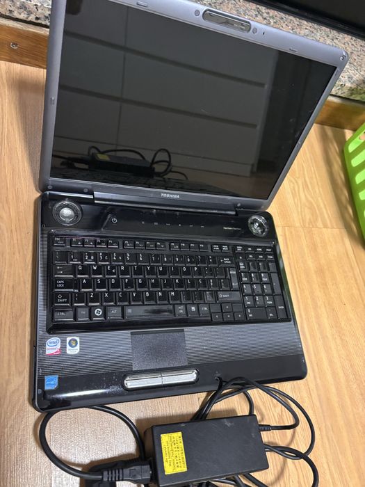 Vendo Toshiba com carregador funciona