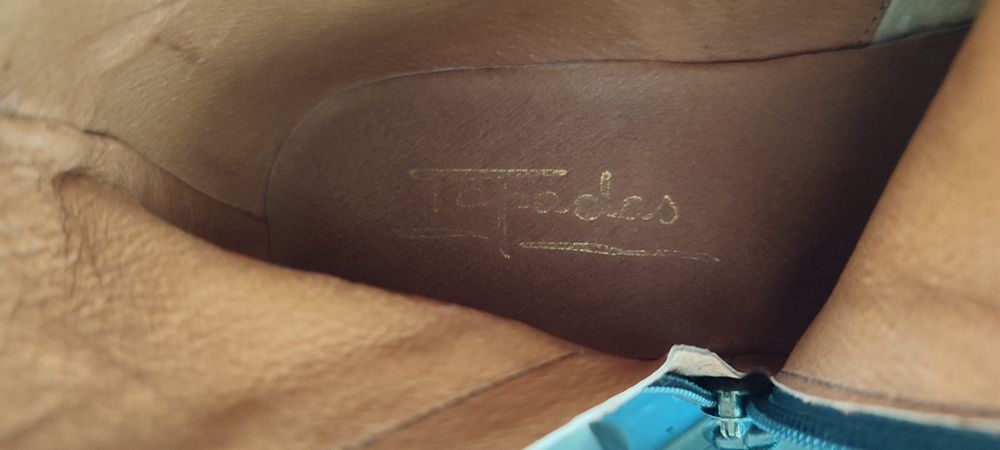 Botas em pele marca Tapadas