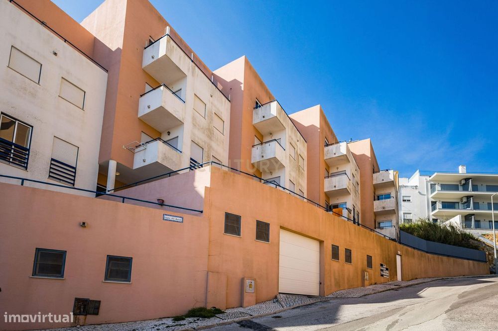 T2 na Nazaré com boas áreas e lugar de garagem — Nazaré, Leiria