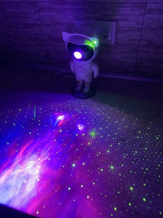 => Нічник проектор Астронавт Зоряне небо. Лазерный Ночник Космонавт