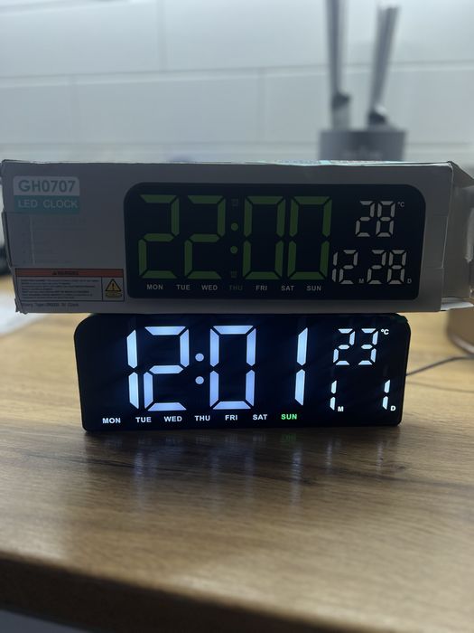 Настільний або настінний LED годинник