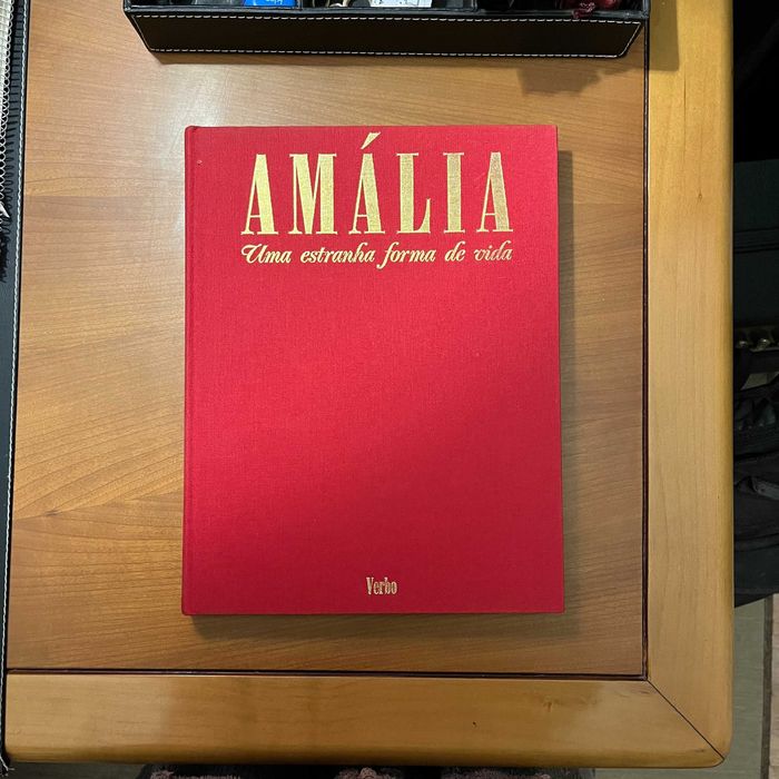 Vítor Pavão dos Santos - Amália : Uma Estranha Forma de Vida