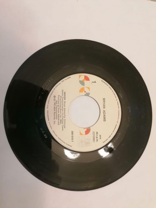 Vinil de Bryan Adams com a musica Heaven