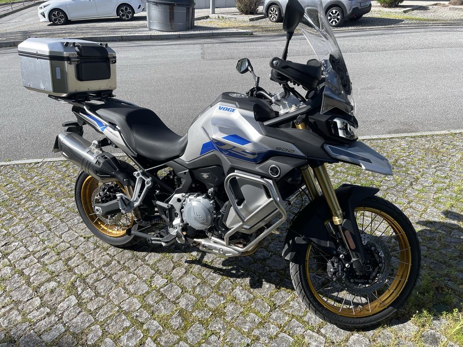 Voge 900 DSX com extras