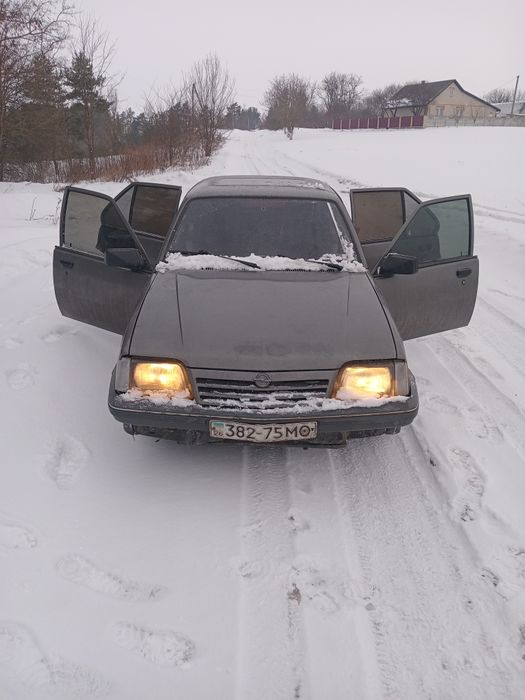 Продам опель аскона на ходу