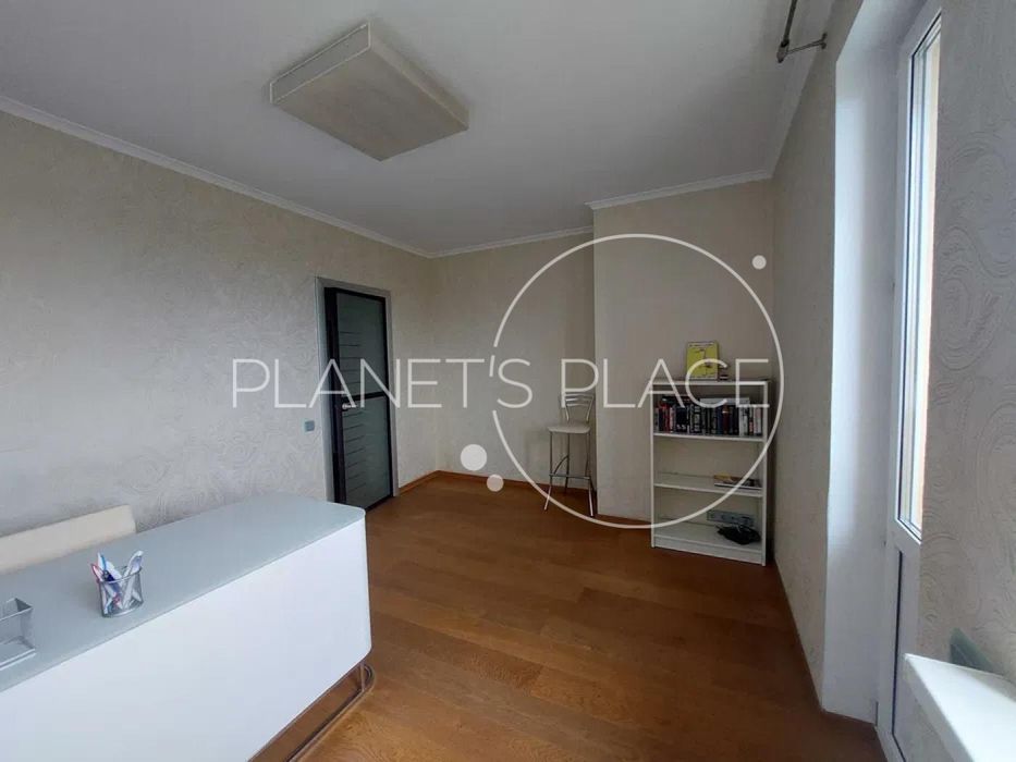 Продам 4к. квартиру, пр-т. В. Лобановського, м. Деміївська.