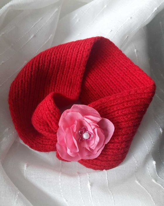 Красная повязка тюрбан вместо шапки, Роза брошка, год Огненной Лошади