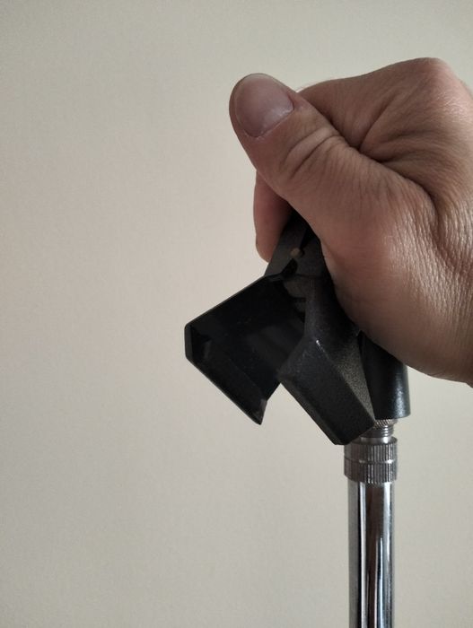 Tripé de mesa para microfone.