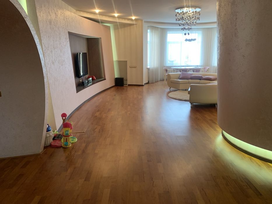 Продажа 3х кв ,общ.150м,цена 135т$торг