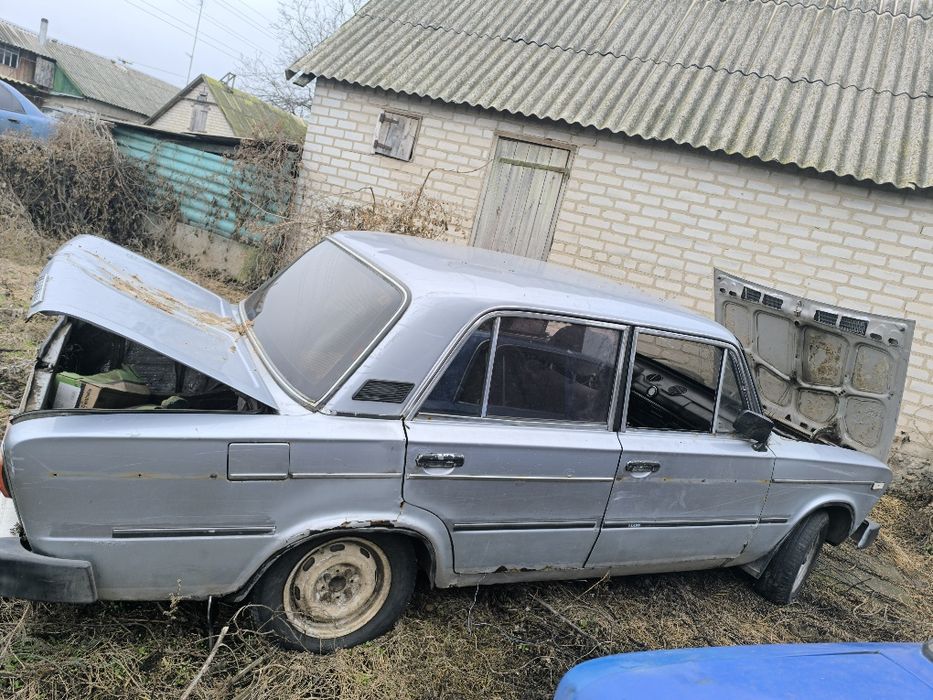 Продам два автомобілі. Один на повному ходу. Інший  потребує ремонту.