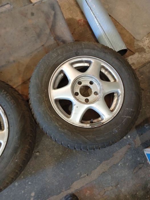 Продам зимнюю резину R 15.