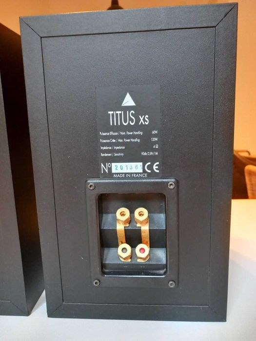 Triangle Titus XS colunas HIFI