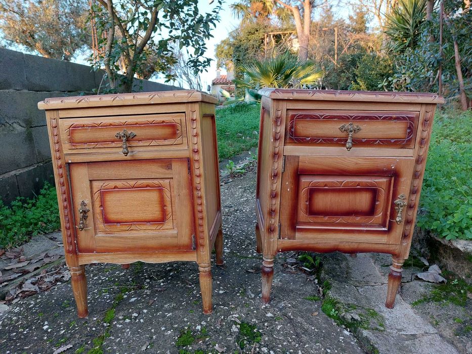 Mesas de Cabeceira antigas