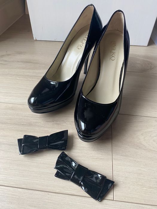 Ryłko lakierowane szpilki na koturnie 37,5