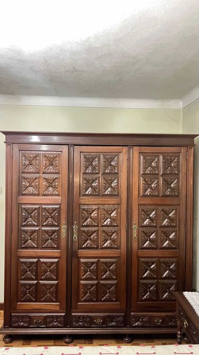 Mobilia de quarto antiga em excelente estado