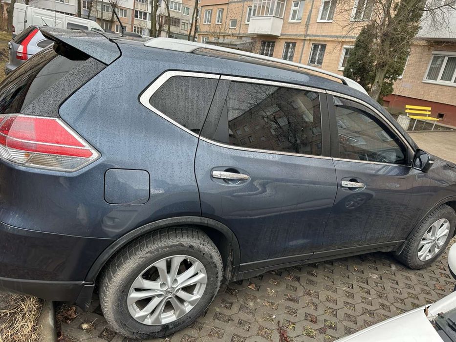 Nissan Rogue SV (7 місць)