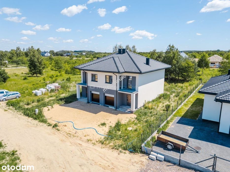 Nowoczesny dom bliźniak w Dosinie