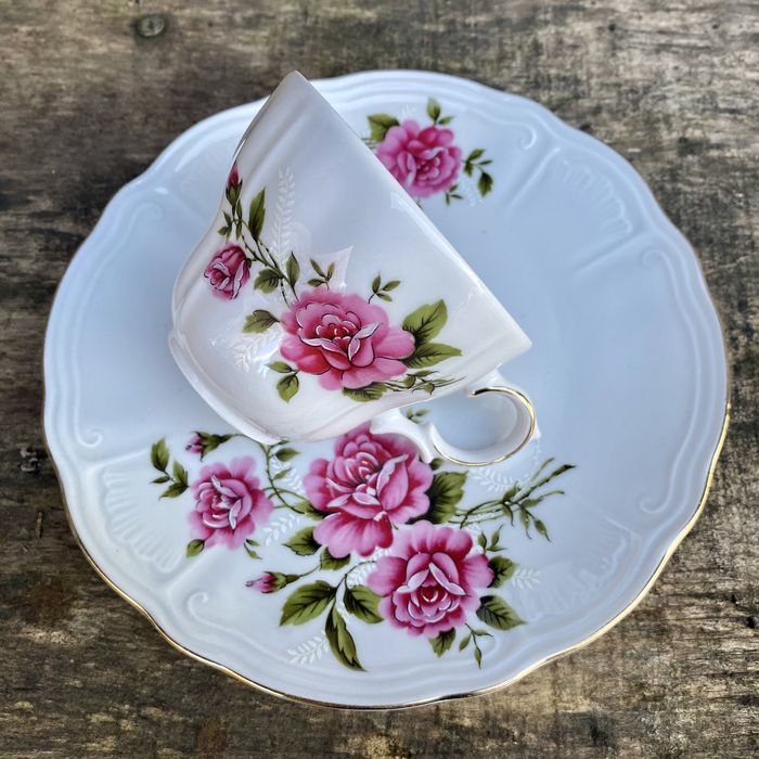 Różany komplet porcelanowej filiżanki z talerzykiem