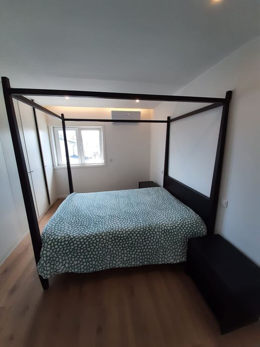 Conjunto Cama com dossel e mesinhas de cabeceira