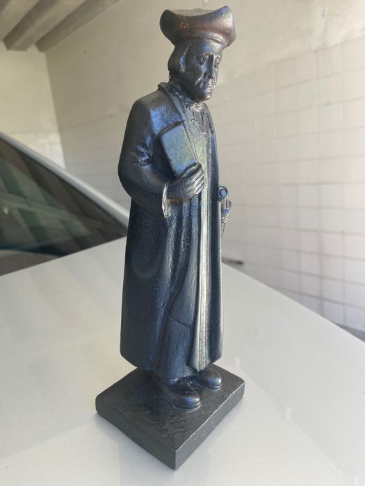 Estatua Padre Cruz