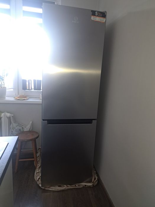 Sprzedam lodówkę INDESIT
