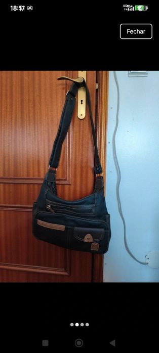 Mala com bolsos e muita arrumação, em excelente estado