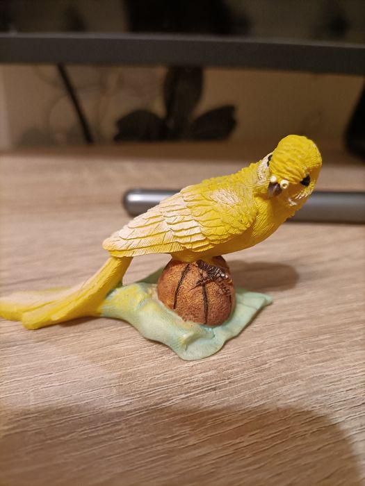Птаха зимородок скульптора Андреа от Садека,папуги