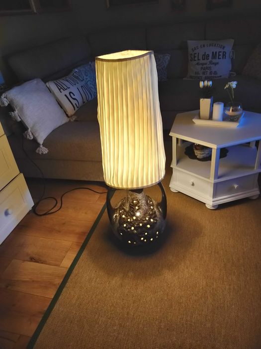stara  ceramiczna  lampa  podłogowa