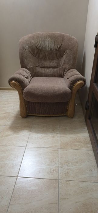 Диван та два крісла в класичному стилі колір коричневий