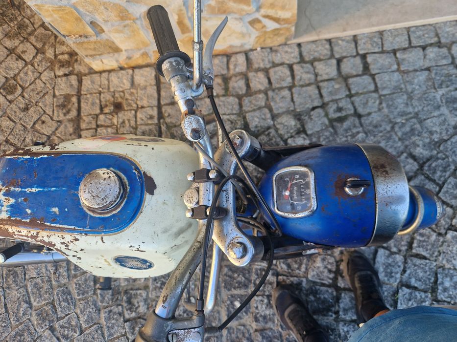 Motorizada toda reparada em bom estado
