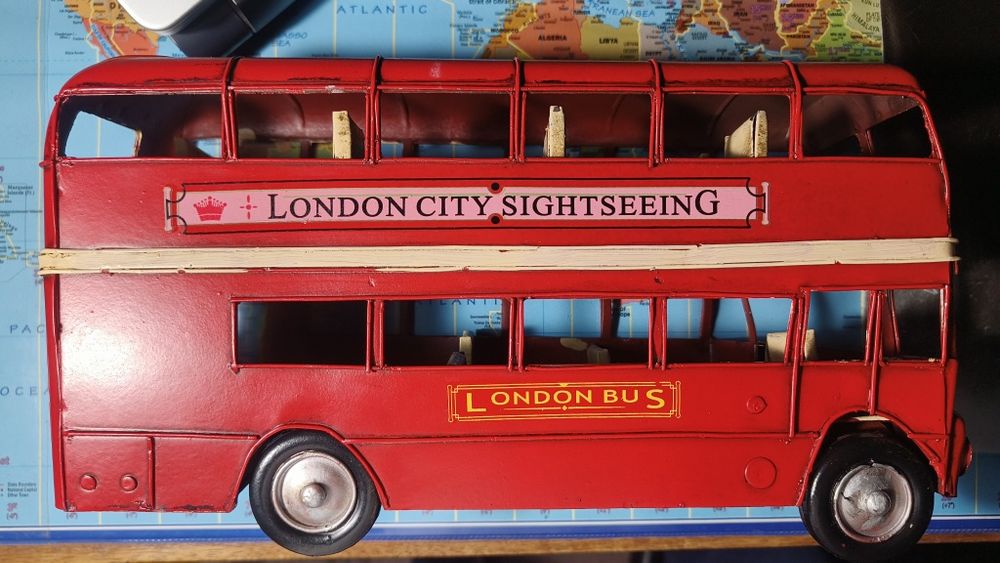 Modelo de autocarro britânico de dois andares