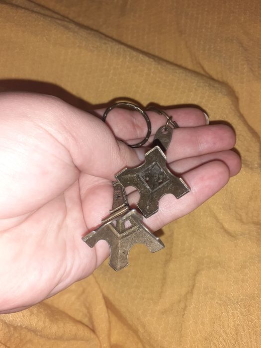 Сувенир брелок на ключи металический Эйфелева башня Париж France