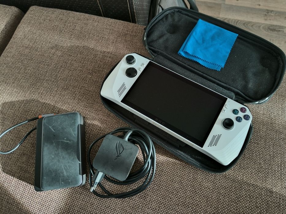 Продам або обміняю приставку asus rog ally