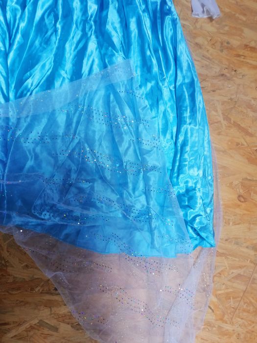 Sukienka księżniczki, Elzy z długą peleryna