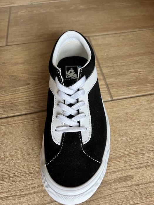 Sapatilhas Vans pretas e brancas