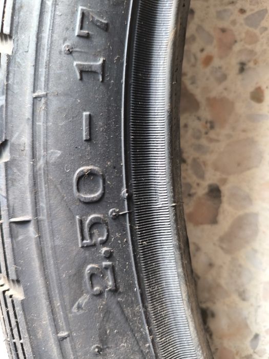 Vários pneus motorizadas triciclos e motociclos