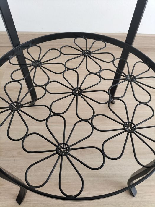 Mesa de apoio de vidro e metal