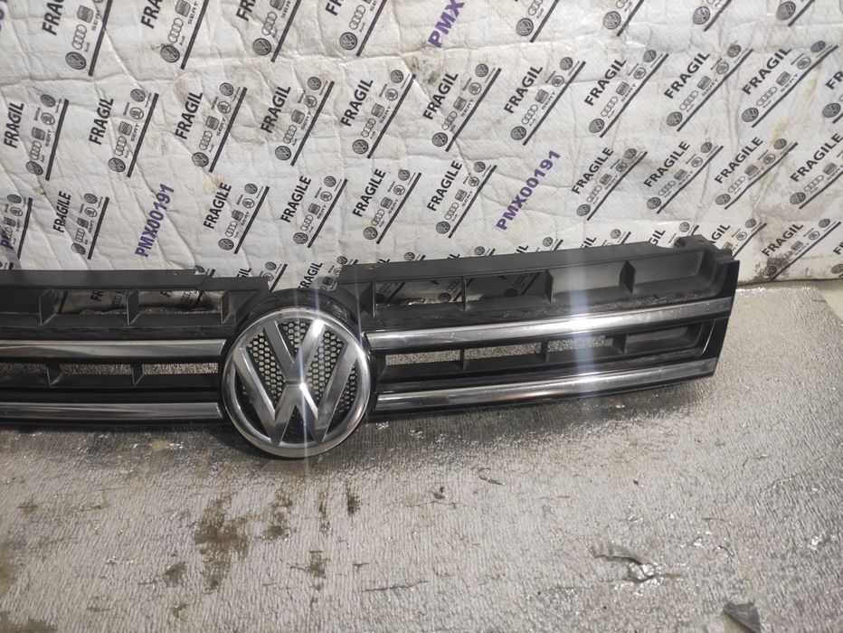 Решітка ришотка центральна Туарег таурег Touareg Tuareg NF Volkswagen