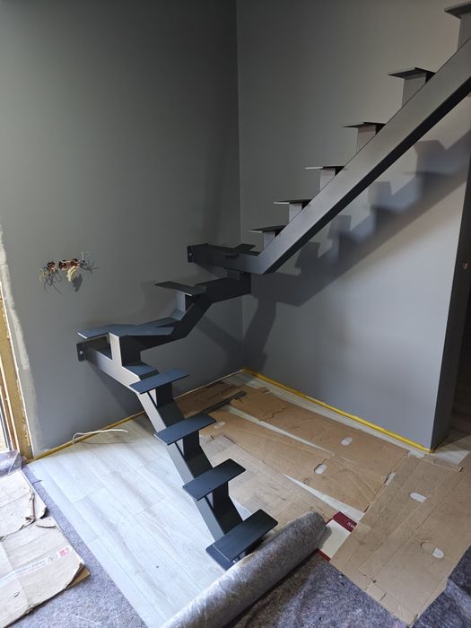 Schody półkowe stalowe