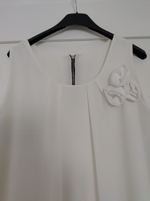 Elegancka  zwiewna sukienka kremowa