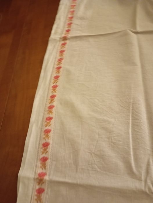 Lençol antigo de 1,55 x1,90cm