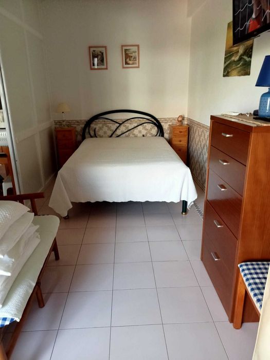 Aluga-se T0+1 para estadia de curta duração, de Junho a Setembro, na praia de Monte Gordo - Algarve
