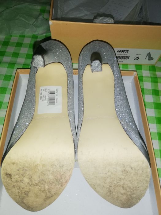 Sapatos senhora de festa.