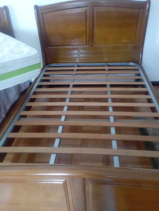 Cama 125x185 c/colchão e estrado