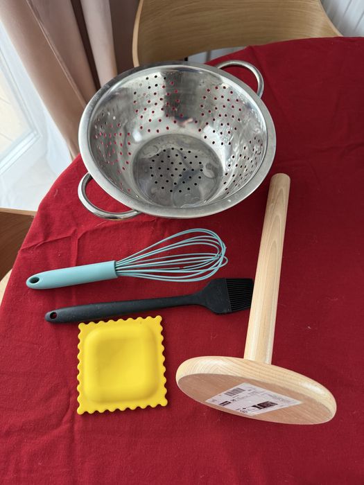 przybory kuchenne, durszlak, trzepaczka