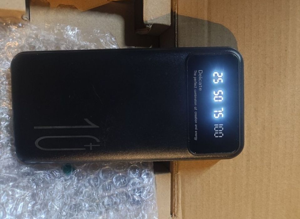 Powerbank 10000 mha e 20000 mha
10000 mha - 25 euros 
20000 mha - 30 euros