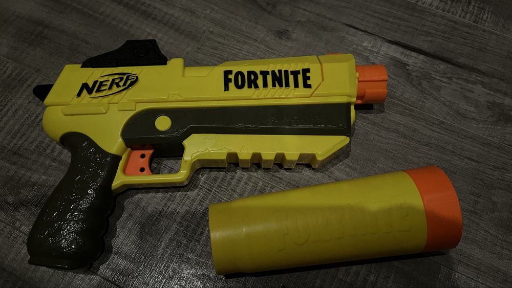 Zestaw wyrzutnia NERF Fortnite + akcesoria dodatki
