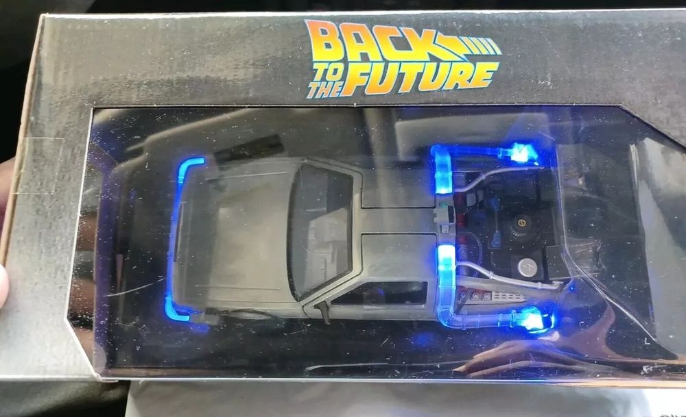 Jada Toys 1:24 delorean time machine flying wheel  back to the  future