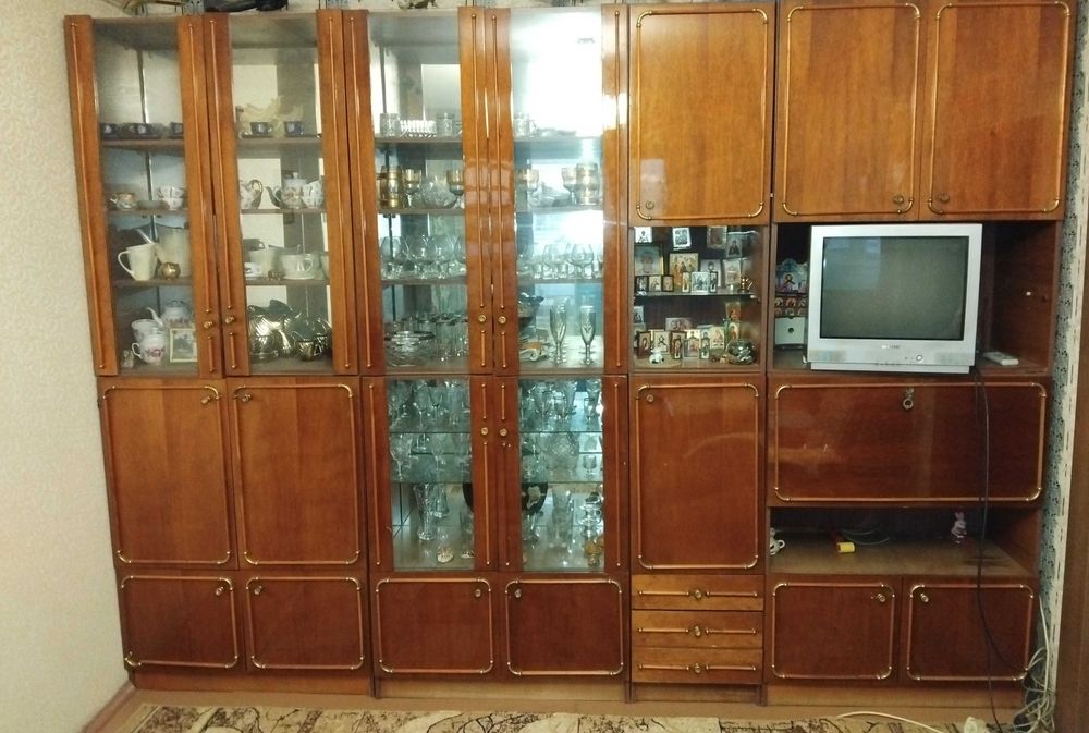 Продам стену в гостиную